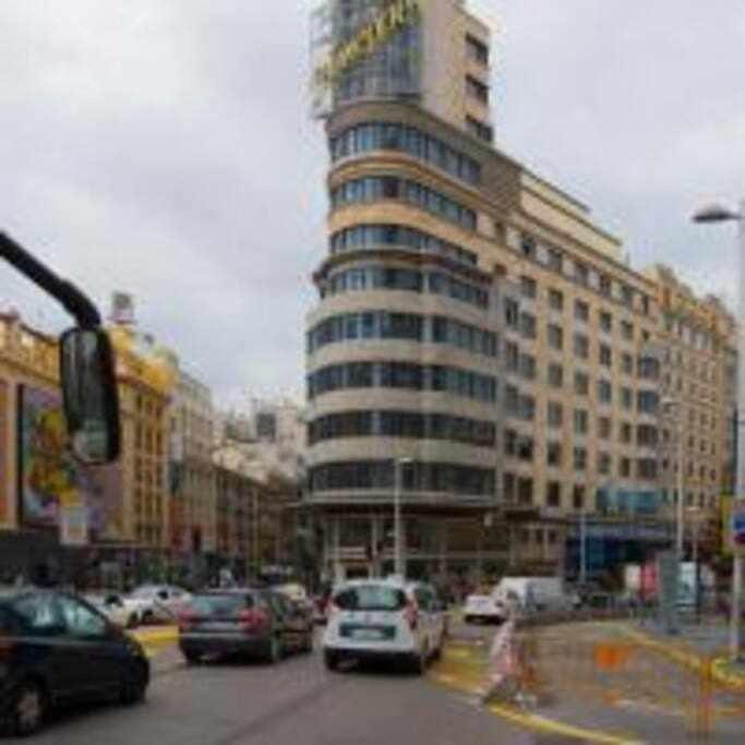 Apartamento Sotano En Gran Via Madrid Kültér fotó