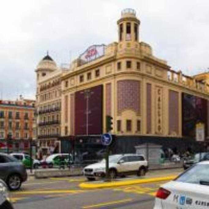 Apartamento Sotano En Gran Via Madrid Kültér fotó