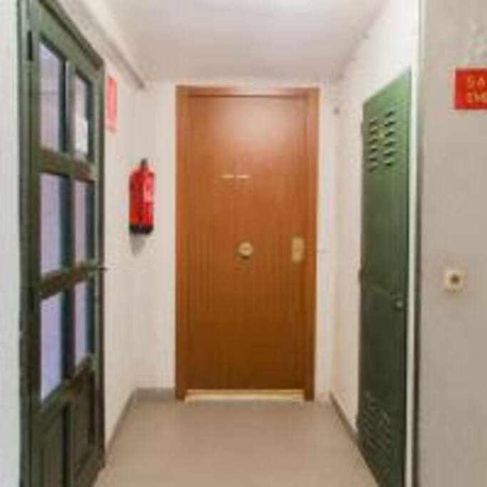 Apartamento Sotano En Gran Via Madrid Kültér fotó